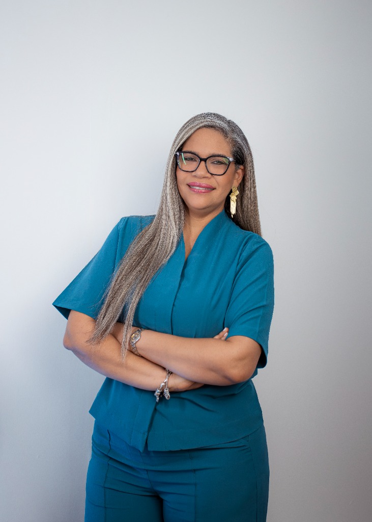 Dra. Yasmin Pacheco – Odontóloga e Implantóloga en Santiago RD